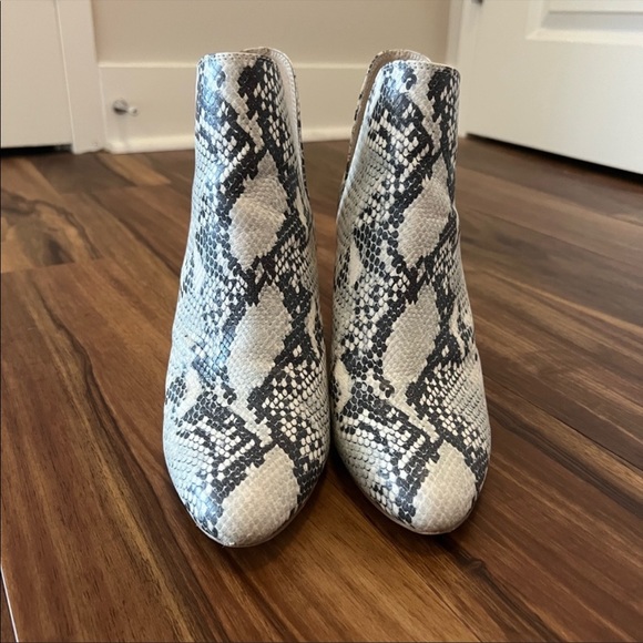 Steve Madden Snakeskin Bootie Size 10 - Picture 6 of 10